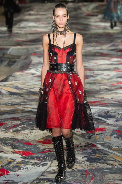 Look 29